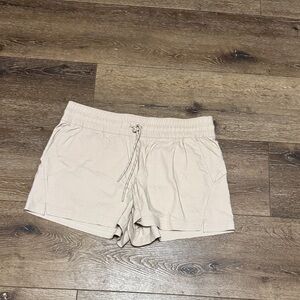Avalanche khaki shorts large